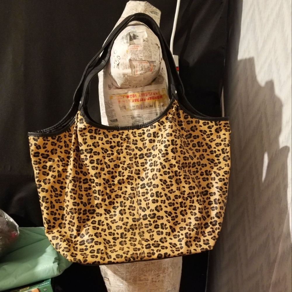 Xhilaration Leopard print tote Duffle Satchel Tote Shoulder Bag with black handl